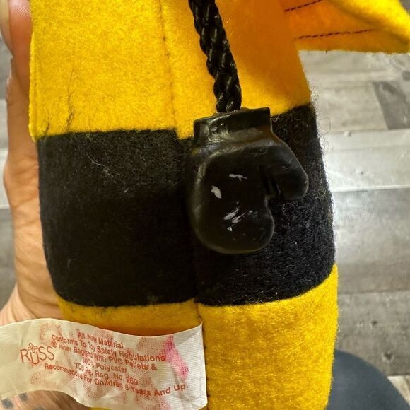 Russ Vintage Be Mine Bumble Bee Black Yellow with Dangle Legs Missing Heart - Picture 10 of 12